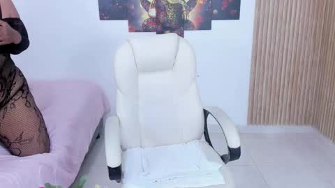 NAILHA SAJANI  online show from October 10, 7:19 pm