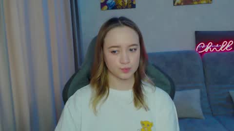 _lalune_ online show from February 16, 12:54 pm