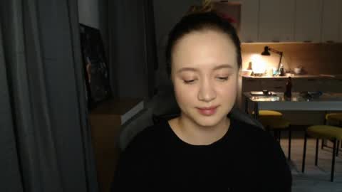 _lalune_ online show from March 17, 6:46 pm