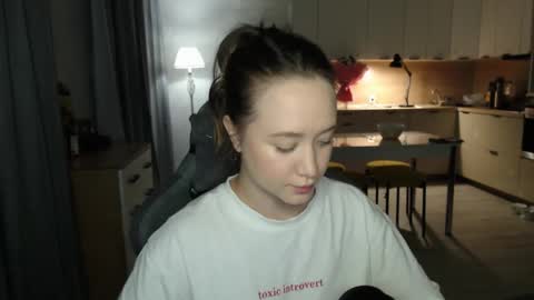 _lalune_ online show from February 17, 2:16 pm