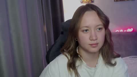 _lalune_ online show from September 24, 1:18 pm