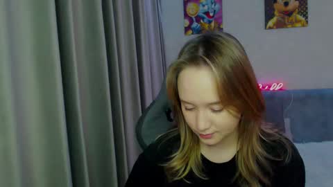 _lalune_ online show from February 12, 7:02 pm