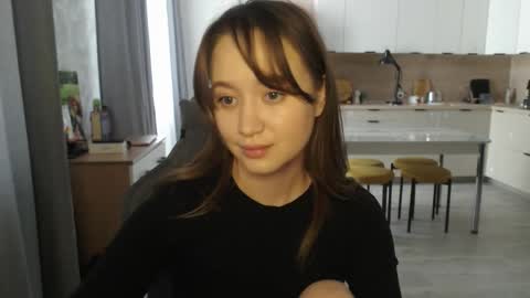 _lalune_ online show from March 7, 12:05 pm