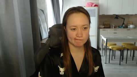 _lalune_ online show from March 19, 6:41 am