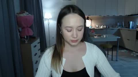 _lalune_ online show from February 23, 3:25 pm