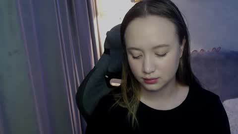 _lalune_ online show from September 22, 4:55 pm