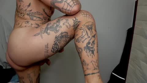 Layne online show from January 2, 1:49 am