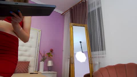 Snapshot of _lenapaul_ chatting on October 13, 4:03 am Lena Paul online show from October 13, 4:03 am