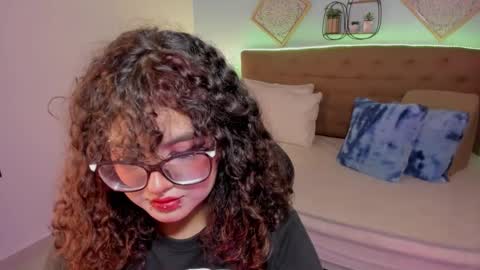 Liily online show from November 19, 7:01 pm