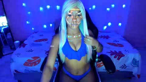 Snapshot of _little_0 chatting on October 13, 2:19 pm zoe online show from October 13, 2:19 pm