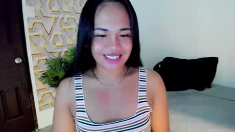 Snapshot of _lovelyyan69_ chatting on October 6, 9:49 am _lovelyyan69_ online show from October 6, 9:49 am