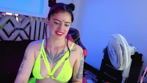 Snapshot of _lucia_21 chatting on September 10, 7:59 pm Lucia online show from September 10, 7:59 pm