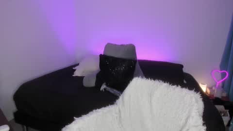   online show from November 24, 3:11 pm