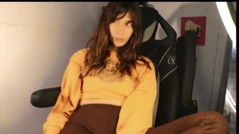 Lucy online show from February 24, 3:20 am