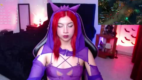 Snapshot of _lucyx__ chatting on October 15, 9:26 pm Queen. Help me reach 100 thumbs up online show from October 15, 9:26 pm