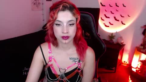 Snapshot of _lucyx__ chatting on January 14, 11:58 pm Queen. Help me reach 100 thumbs up online show from January 14, 11:58 pm