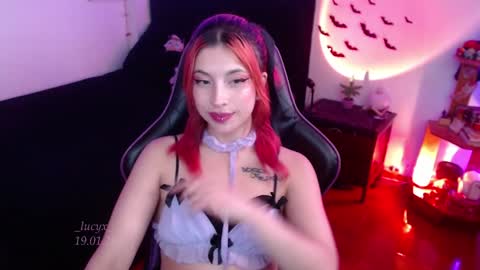 Snapshot of _lucyx__ chatting on January 19, 10:17 pm Queen. Help me reach 100 thumbs up online show from January 19, 10:17 pm