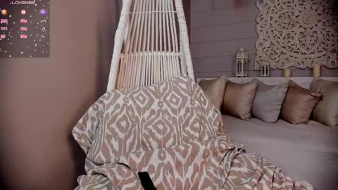 Snapshot of _luna_dupont_ chatting on February 18, 12:39 pm Luna online show from February 18, 12:39 pm