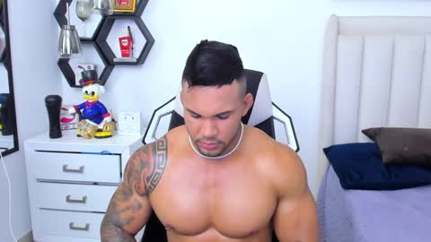 _matthew_santos_ online show from February 5, 11:39 pm