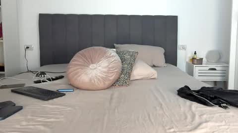 Snapshot of _milagoddess chatting on March 3, 8:32 pm AstrideVonTeese online show from March 3, 8:32 pm