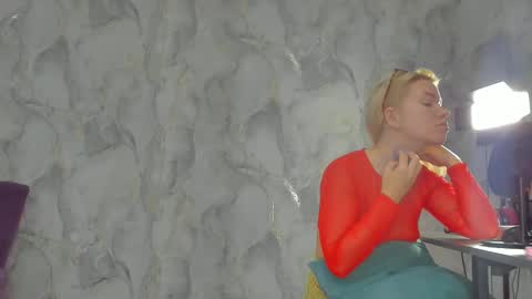 Snapshot of _miss_strawberry_ chatting on October 8, 6:08 am Sofia birthday october 29 online show from October 8, 6:08 am