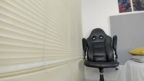 _molly_rosse_ online show from April 13, 11:58 am