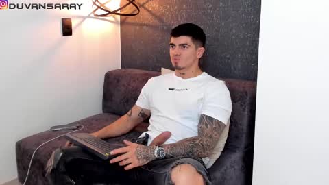 Snapshot of _mrcock_ chatting on February 21, 11:54 pm _mrcock_ online show from February 21, 11:54 pm