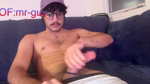 Snapshot of _mrguy_ chatting on October 1, 7:51 am _mrguy_ online show from October 1, 7:51 am