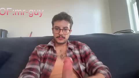 Snapshot of _mrguy_ chatting on October 19, 9:08 pm _mrguy_ online show from October 19, 9:08 pm