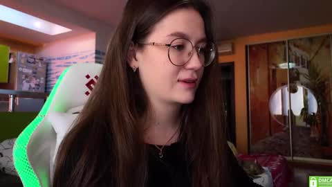 Snapshot of _nemalkovamia chatting on March 8, 3:50 am Mia with a big heart online show from March 8, 3:50 am