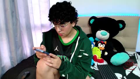 Snapshot of _nickconnor1 chatting on December 15, 10:04 pm Nicolas online show from December 15, 10:04 pm