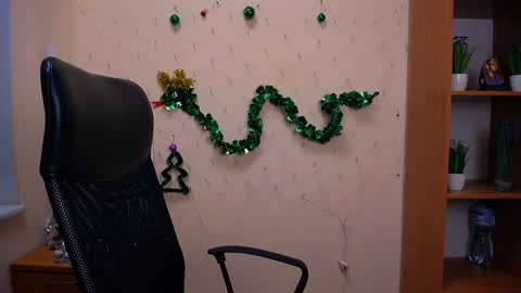 Snapshot of _nicole_new chatting on December 18, 11:45 am Nica online show from December 18, 11:45 am