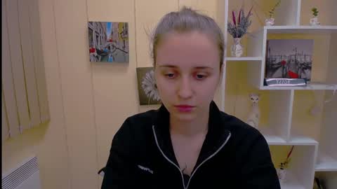 Snapshot of _nicole_new chatting on March 5, 12:44 pm Nica online show from March 5, 12:44 pm