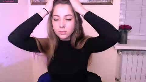 Snapshot of _oliviax_ chatting on October 4, 11:30 am Olivia online show from October 4, 11:30 am