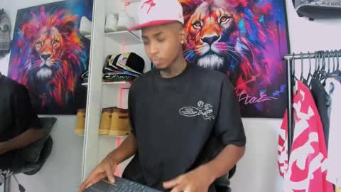 Kevin  online show from February 1, 7:44 pm