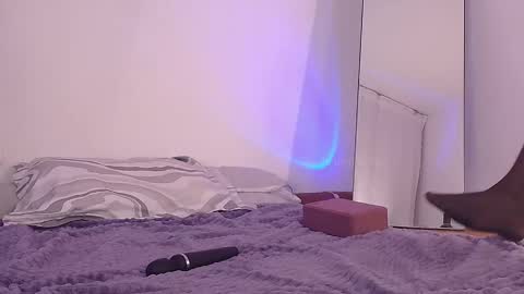 Laura online show from March 5, 3:08 am