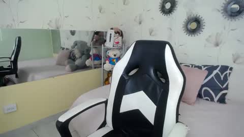 KATA online show from November 25, 1:32 pm