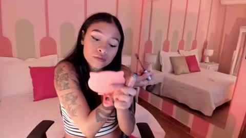 Sharlot online show from November 10, 2:42 pm