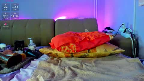 Snapshot of _shestifold chatting on October 19, 9:41 pm Nik online show from October 19, 9:41 pm
