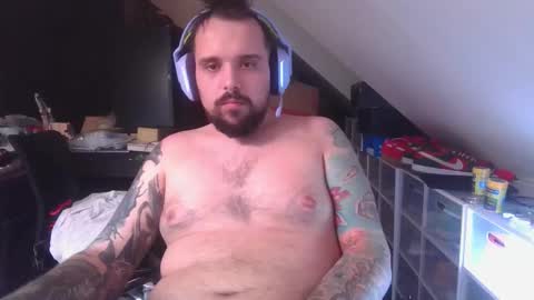 _smiley_bear27 online show from October 13, 9:33 am