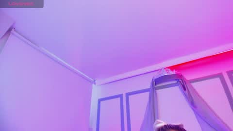 Sophie  online show from April 15, 8:20 pm