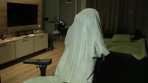 OLIVERpvt is open online show from February 3, 3:04 am