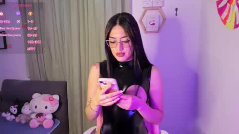 Snapshot of _strawberrycream chatting on September 27, 3:15 am Angela online show from September 27, 3:15 am