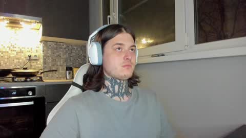 _torfin_ online show from December 8, 9:19 pm