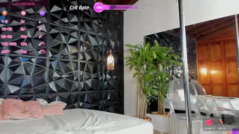 Snapshot of _valentina_69 chatting on February 7, 12:53 am _valentina_69 online show from February 7, 12:53 am