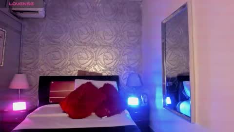 Snapshot of _vennuss_ chatting on September 18, 5:22 am Venus online show from September 18, 5:22 am