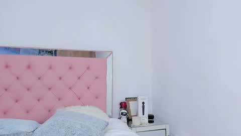 Snapshot of _violetadulce chatting on February 22, 5:12 am Violeta online show from February 22, 5:12 am