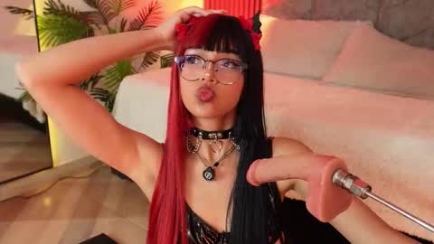 _viollettenoir_ online show from February 28, 9:41 pm