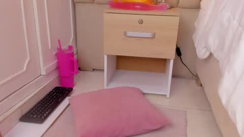 _wendy_x online show from October 2, 2:05 pm