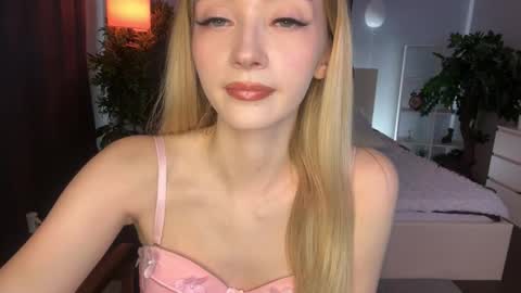 _wide_eyed_ online show from January 17, 9:12 pm